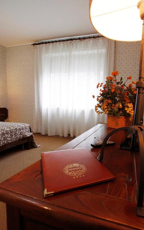Hotel Antares Arona Buitenkant foto